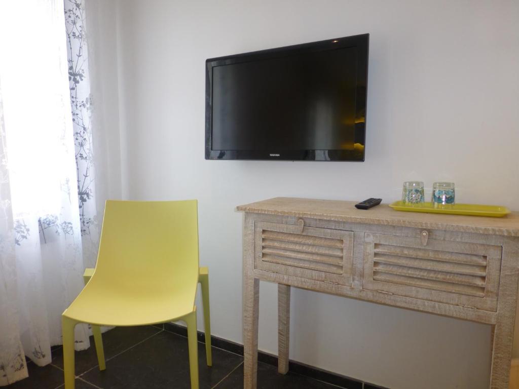 Le Vieux Bistrot Hotel Cabrieres-d'Avignon Room photo